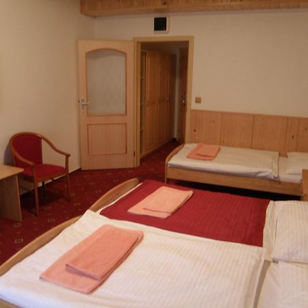 Sport-V-Hotel Hrotovice Extérieur photo