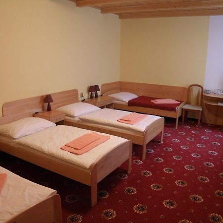Sport-V-Hotel Hrotovice Extérieur photo