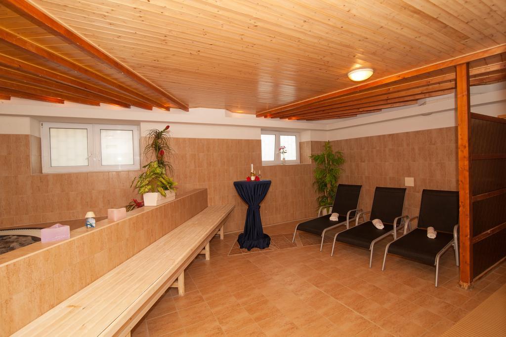 Sport-V-Hotel Hrotovice Extérieur photo