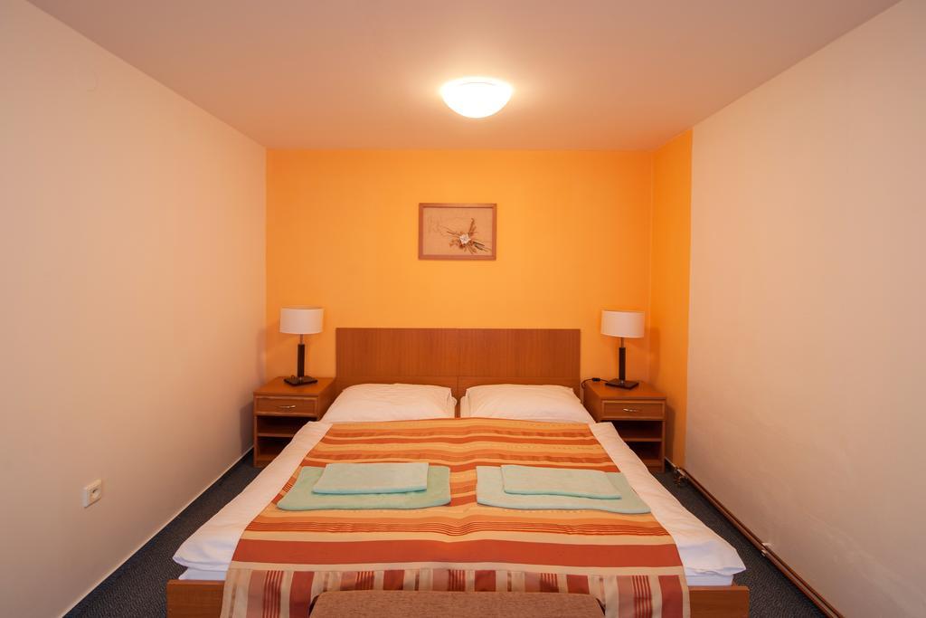Sport-V-Hotel Hrotovice Chambre photo