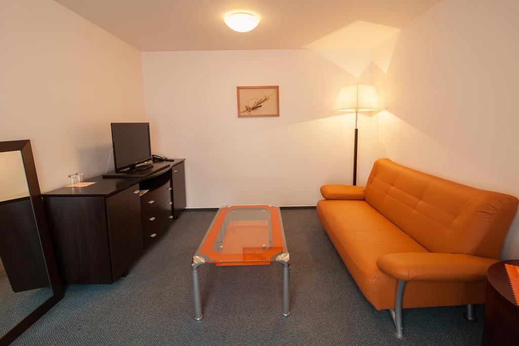 Sport-V-Hotel Hrotovice Chambre photo