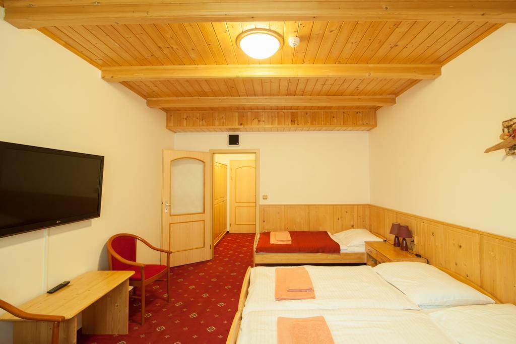 Sport-V-Hotel Hrotovice Chambre photo