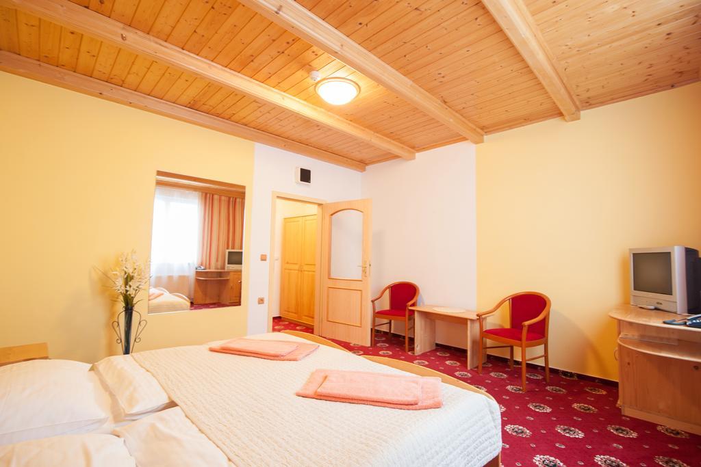 Sport-V-Hotel Hrotovice Chambre photo