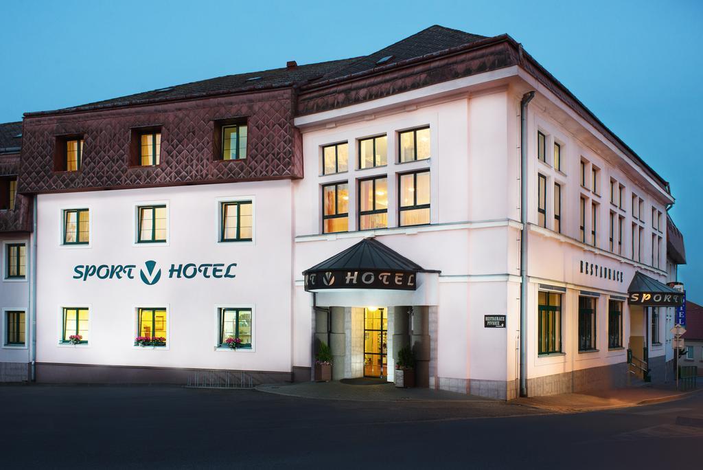 Sport-V-Hotel Hrotovice Extérieur photo