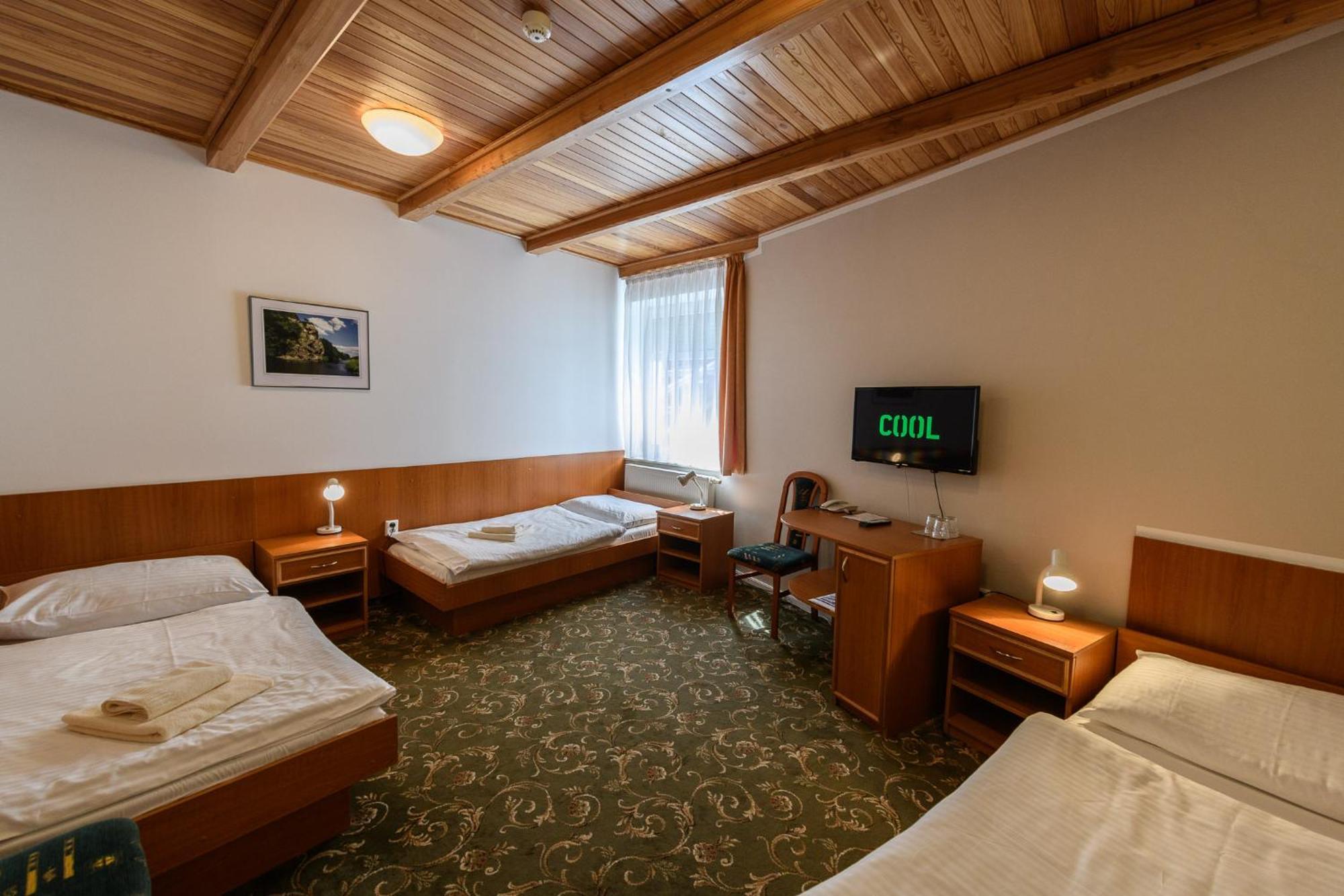 Sport-V-Hotel Hrotovice Extérieur photo