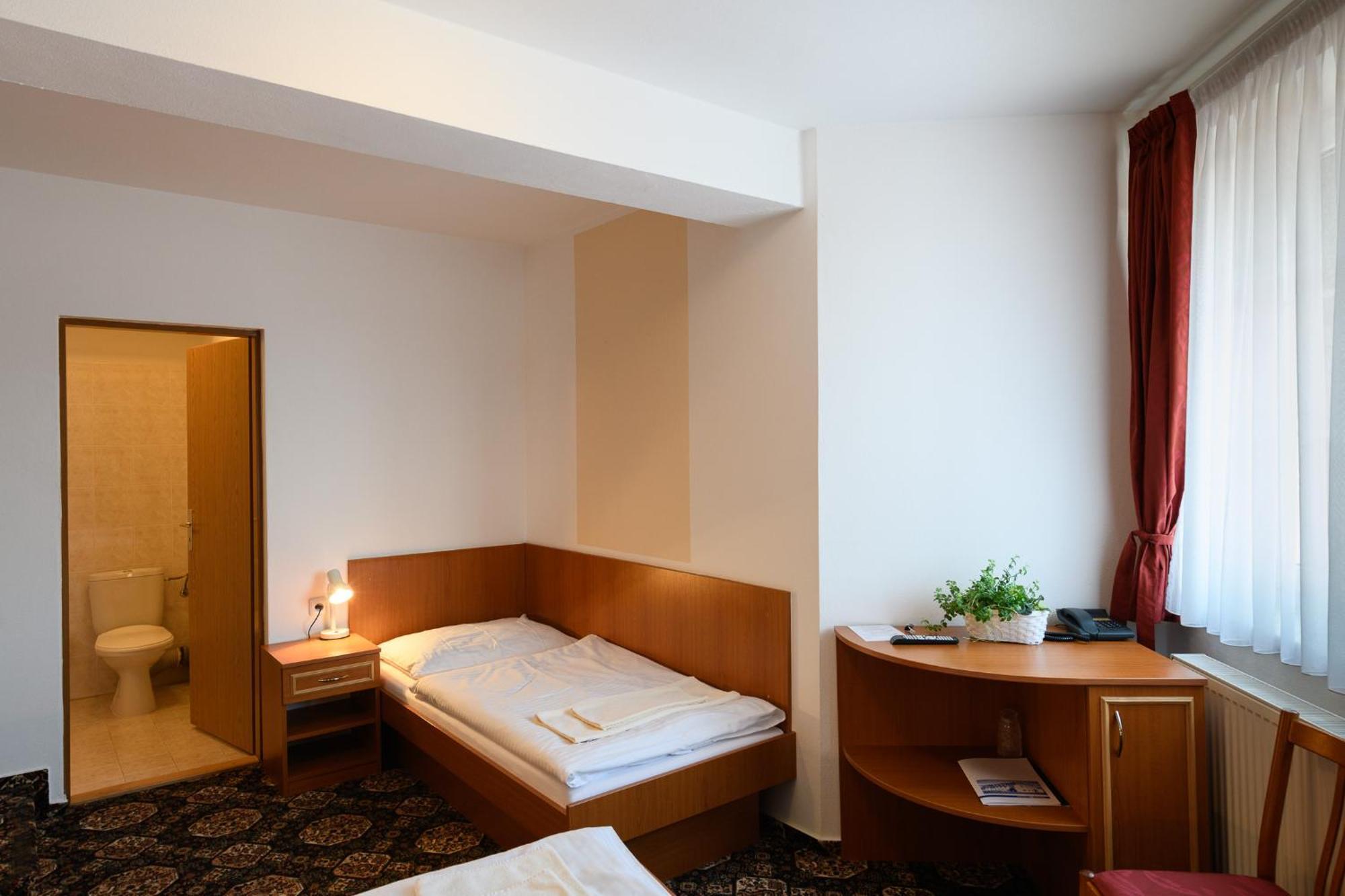Sport-V-Hotel Hrotovice Extérieur photo