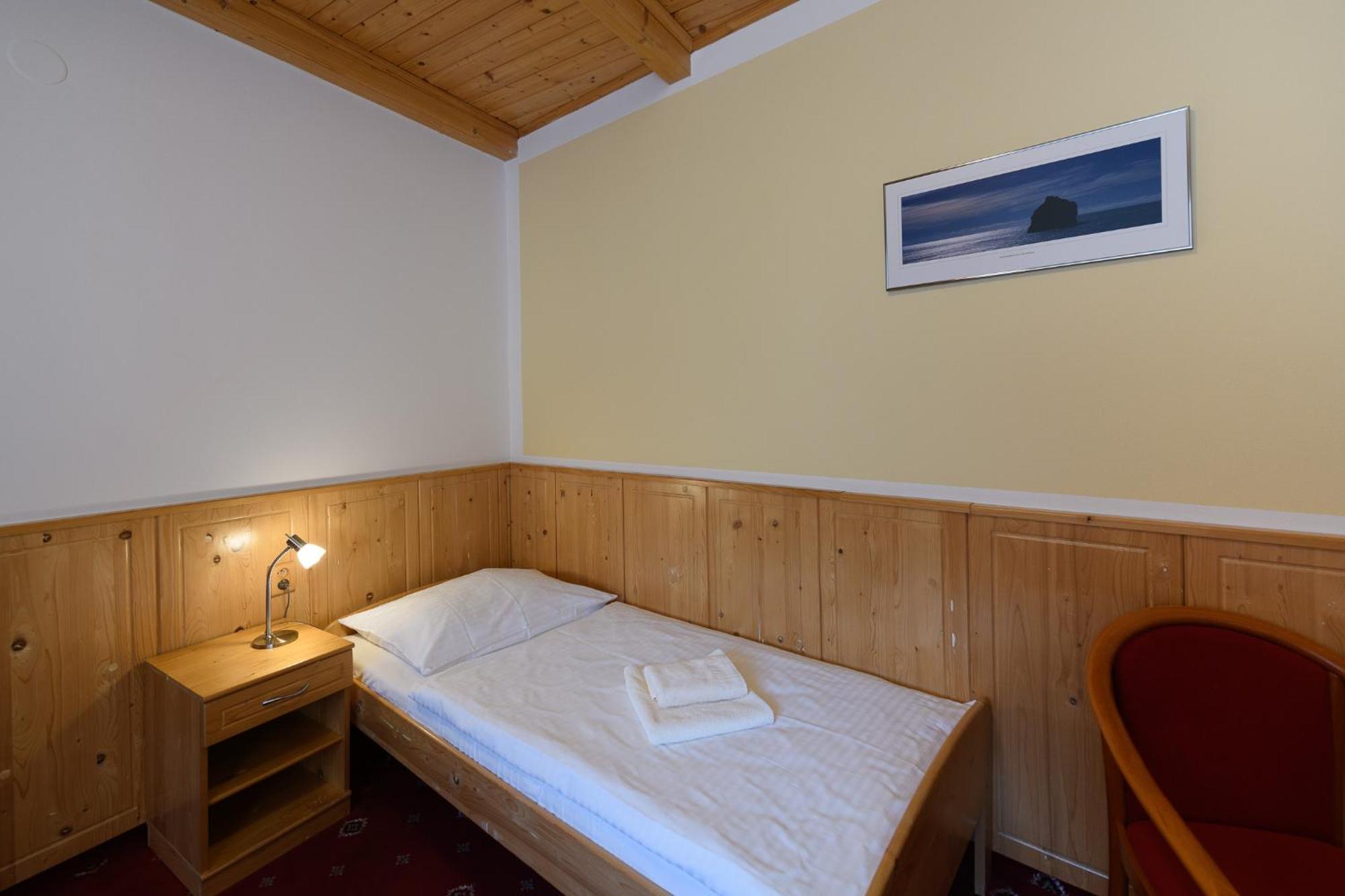 Sport-V-Hotel Hrotovice Extérieur photo