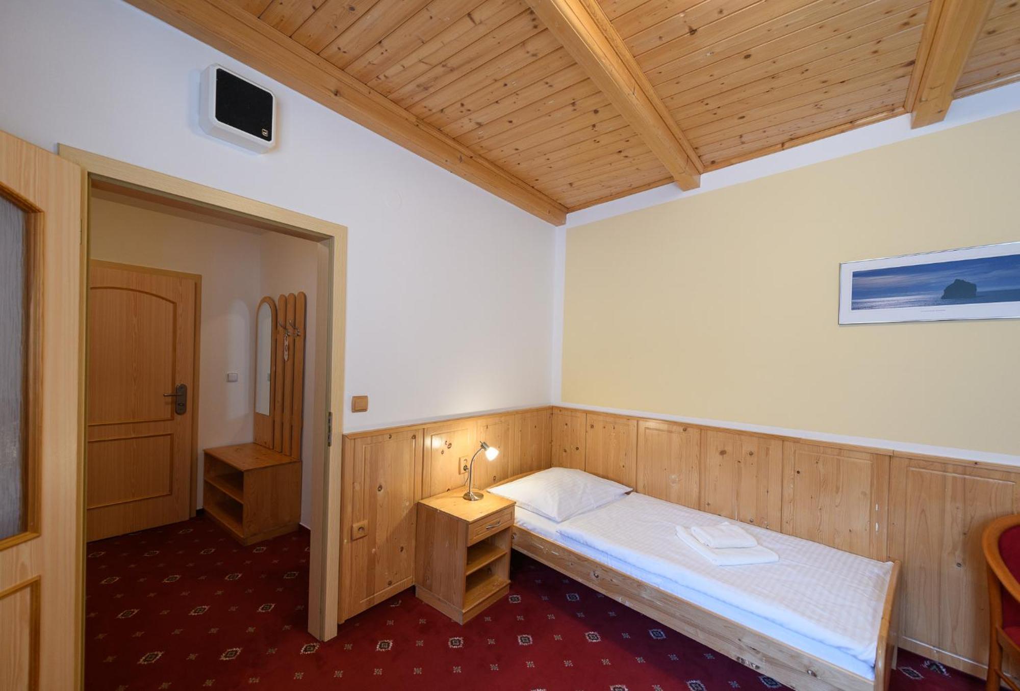 Sport-V-Hotel Hrotovice Extérieur photo