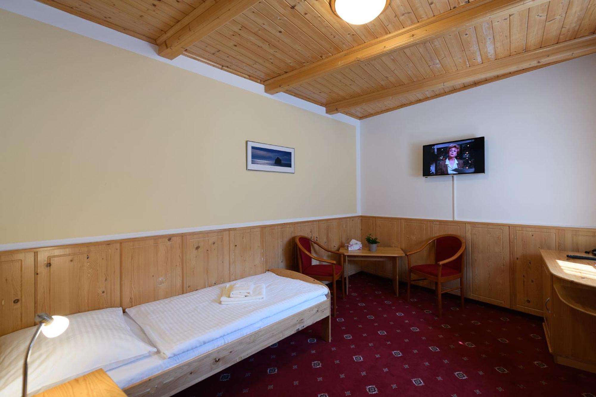 Sport-V-Hotel Hrotovice Extérieur photo