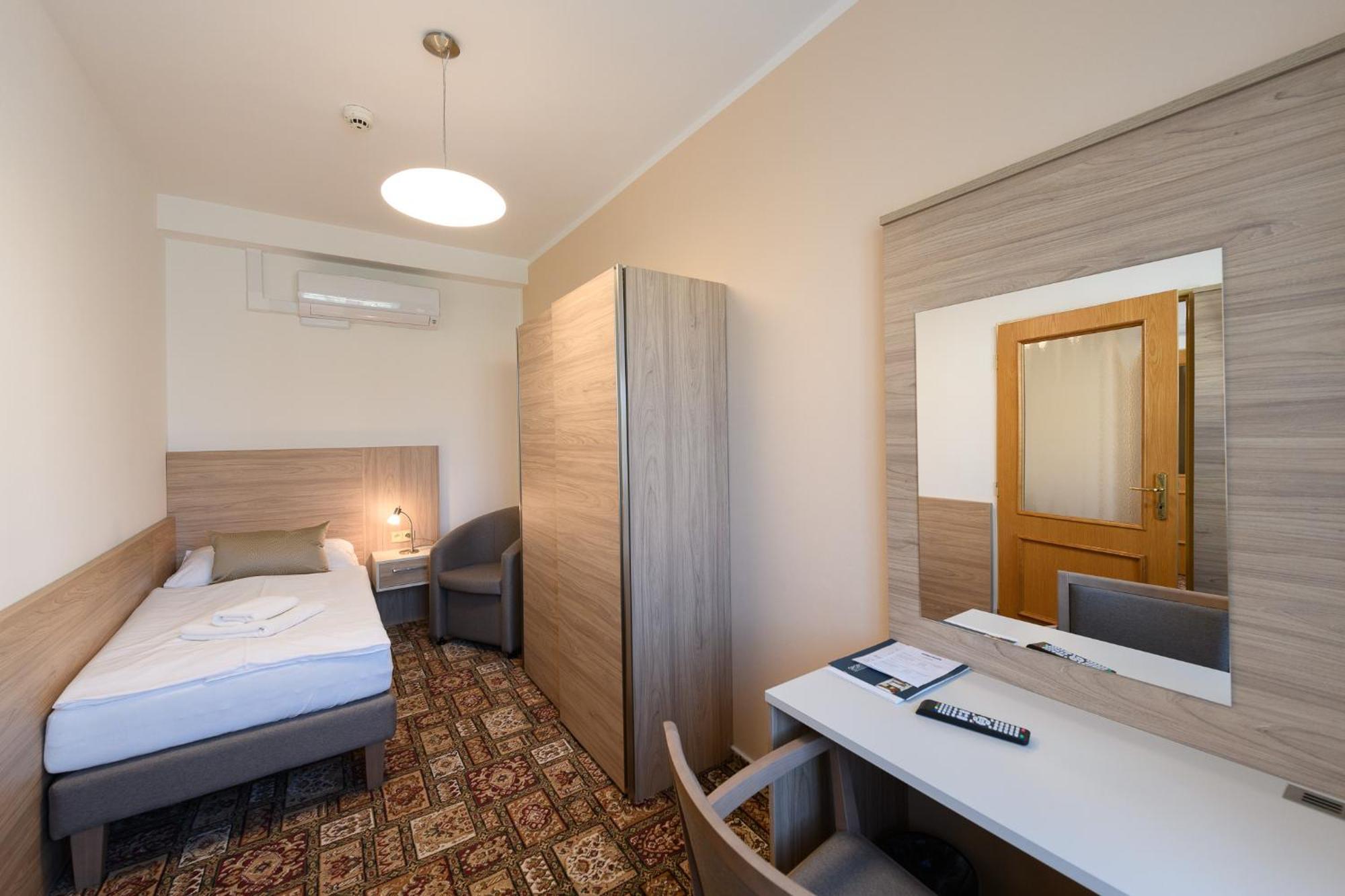 Sport-V-Hotel Hrotovice Extérieur photo