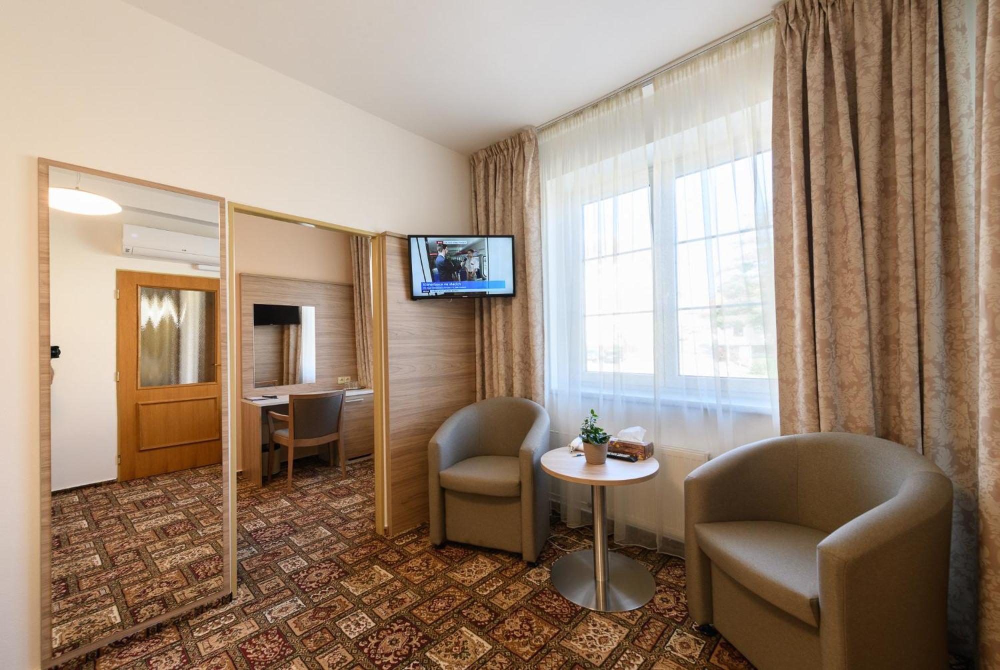Sport-V-Hotel Hrotovice Extérieur photo