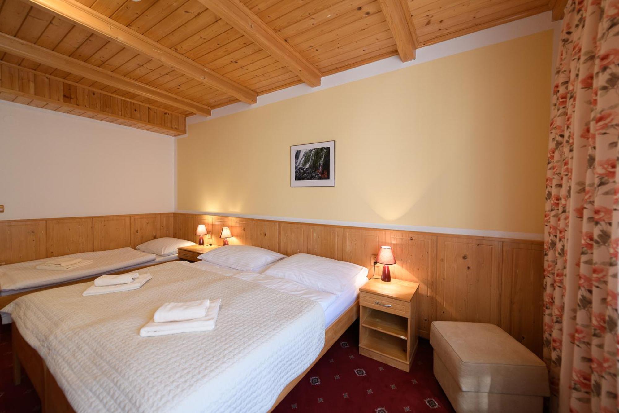 Sport-V-Hotel Hrotovice Extérieur photo
