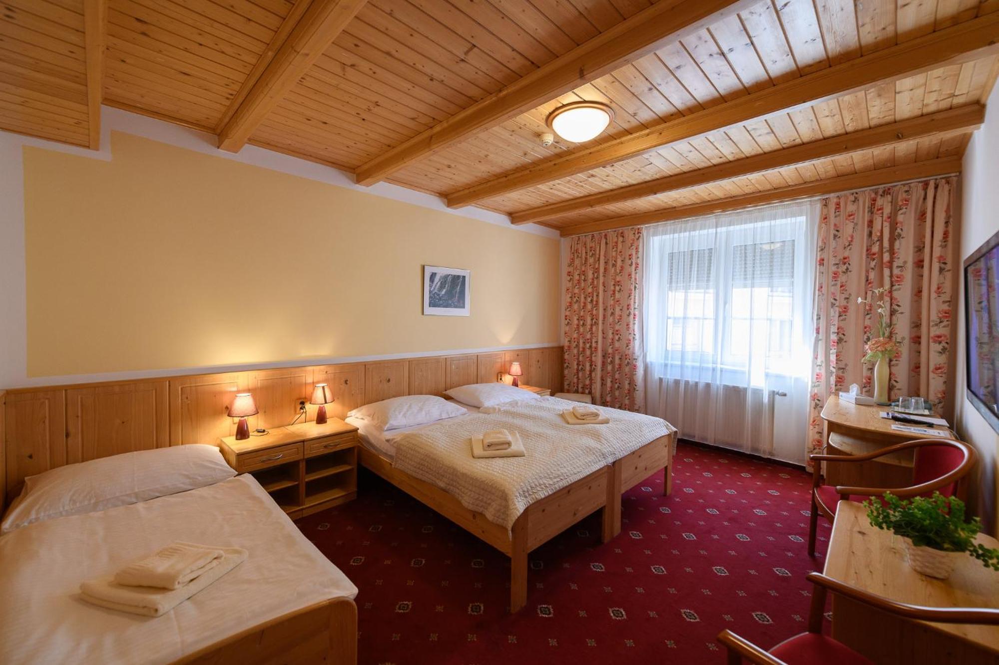 Sport-V-Hotel Hrotovice Extérieur photo