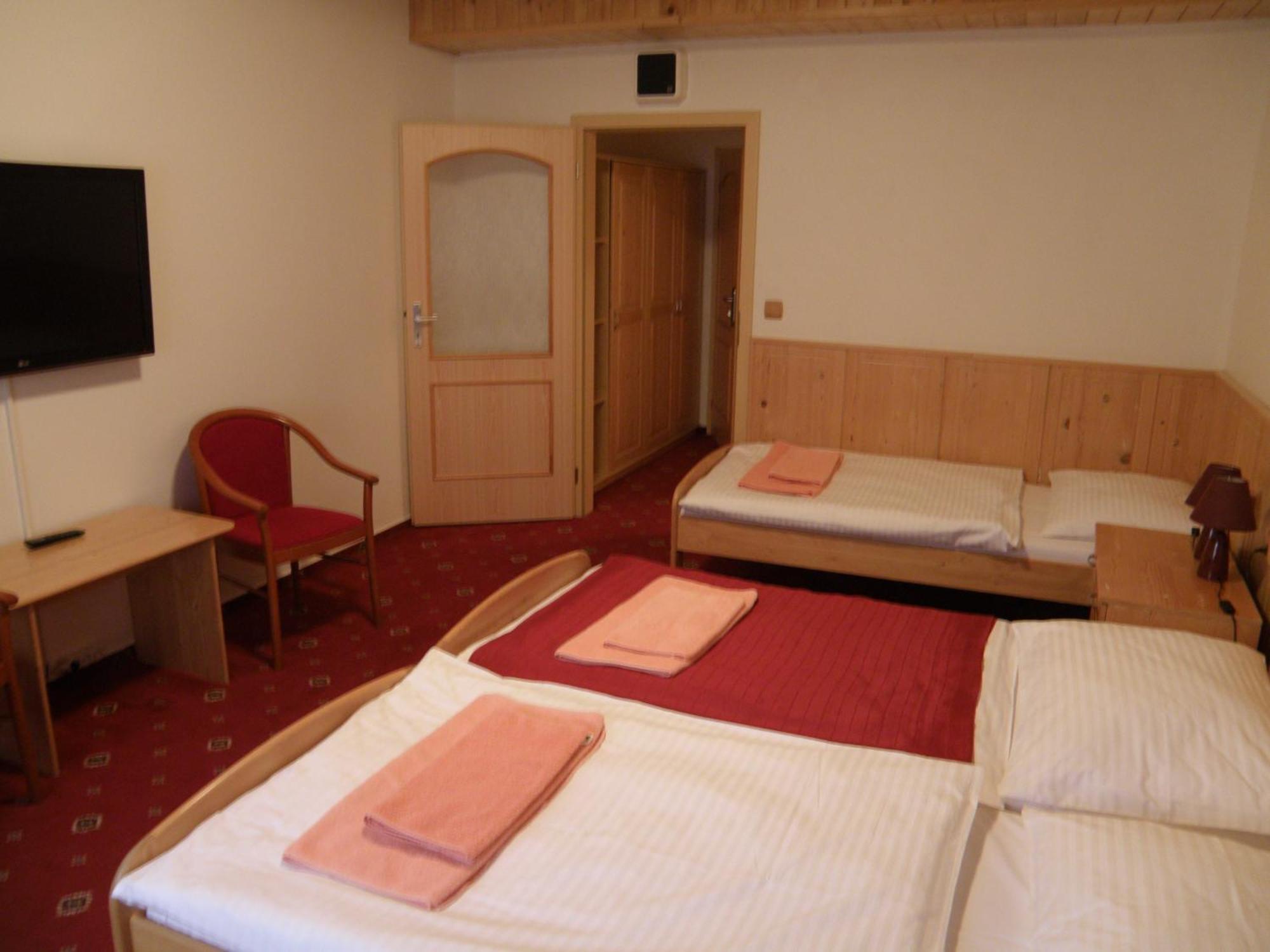 Sport-V-Hotel Hrotovice Extérieur photo