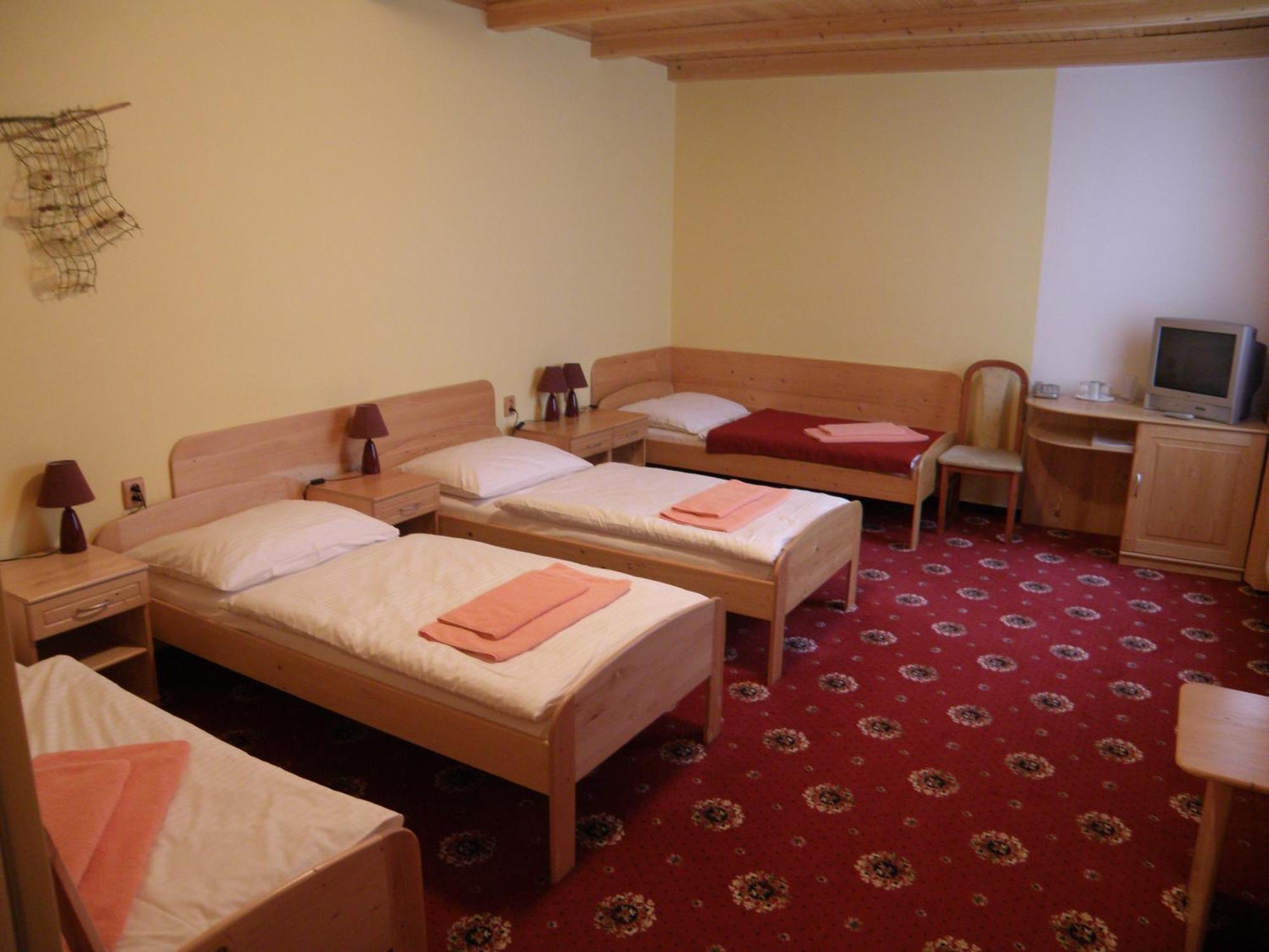 Sport-V-Hotel Hrotovice Extérieur photo
