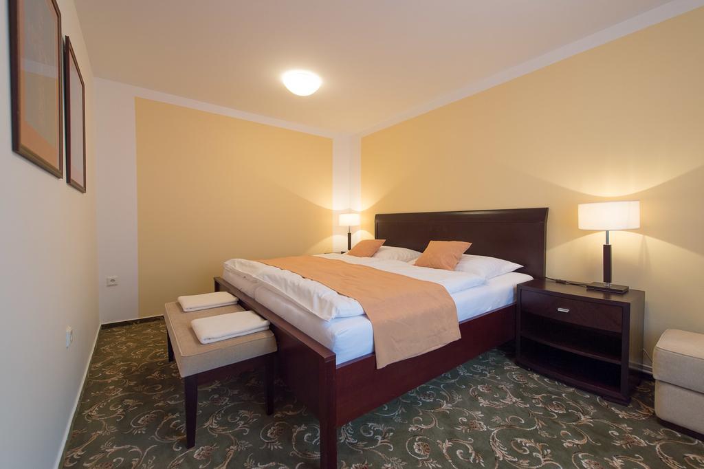 Sport-V-Hotel Hrotovice Extérieur photo