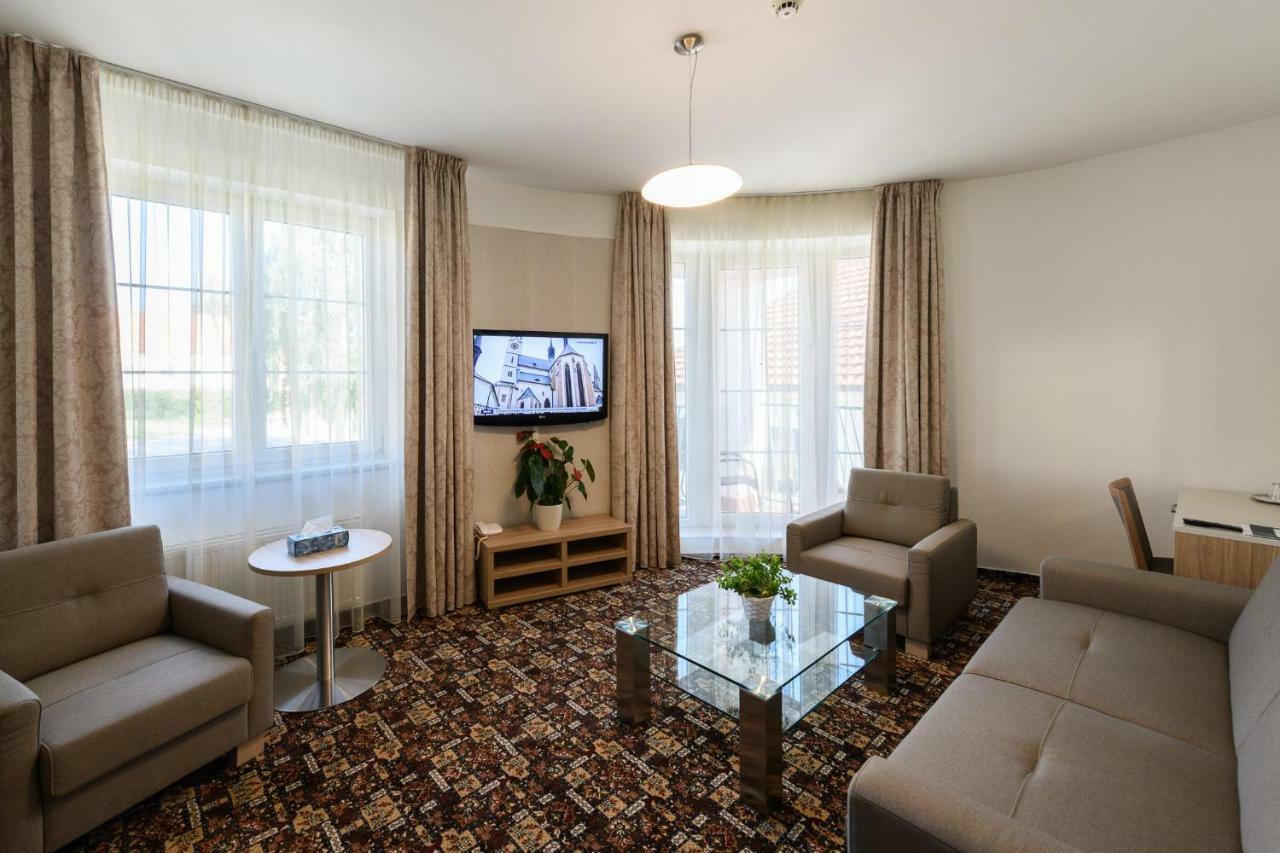 Sport-V-Hotel Hrotovice Extérieur photo