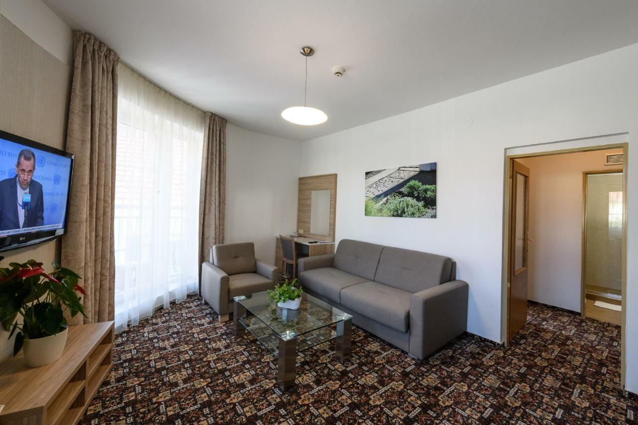 Sport-V-Hotel Hrotovice Extérieur photo